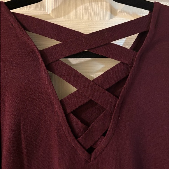 Love Ellie Women's Burgundy Crisscross in Back Sweater Medium - Picture 5 of 8